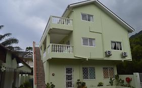 Chez Payet Airport Guesthouse